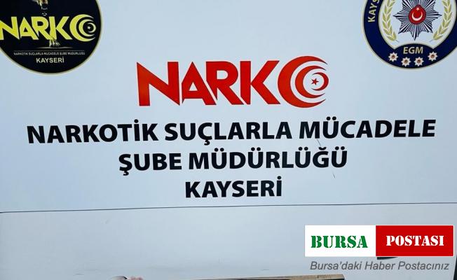 Yolcunun üzerinden 1 kilo uyuşturucu ele geçirildi