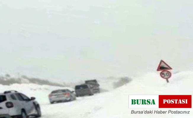 Yoldan çıkan kamyon ulaşımı aksattı