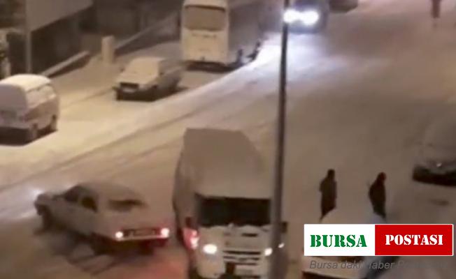 Yollar çarpışan araba pistine döndü, kazalar peş peşe geldi