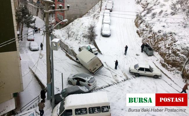 Yollar tuzlanmayınca kazalar ardı ardına geldi