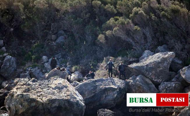Yunanlıların ölüme ittiği göçmenlerin botu karaya sürüklendi