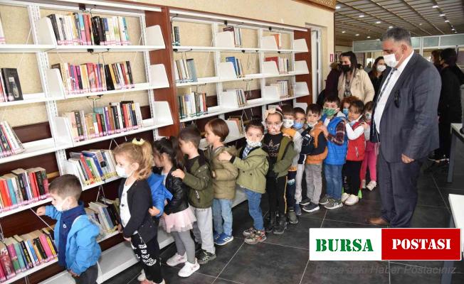 Yunusemre’de minikler kütüphane ile tanıştı