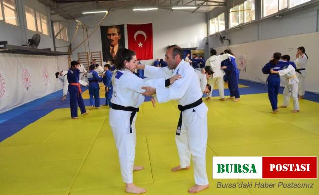 Yunusemre’nin şampiyon kızı bir ayda 3 madalya kazandı